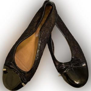 American Eagle - Black patent leather flats with black embroidery, 3.5 big girl